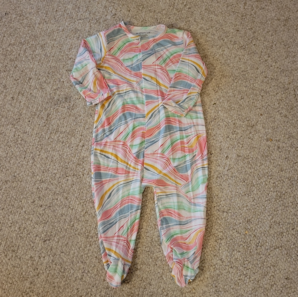 Magnetic me onesie 6-9mo